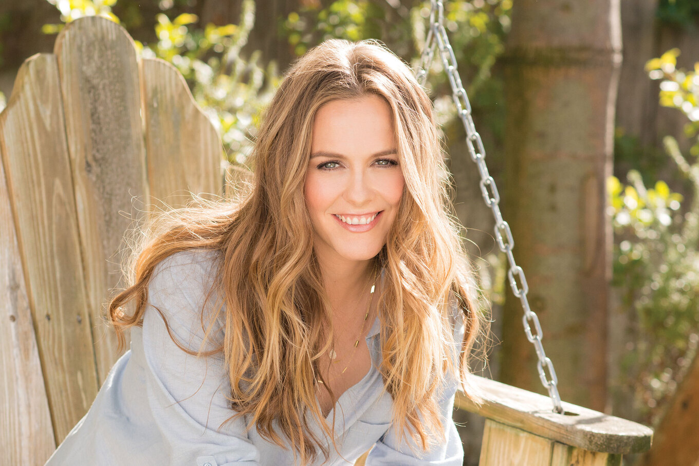 vegnews.aliciasilverstone.aliciasilverstone