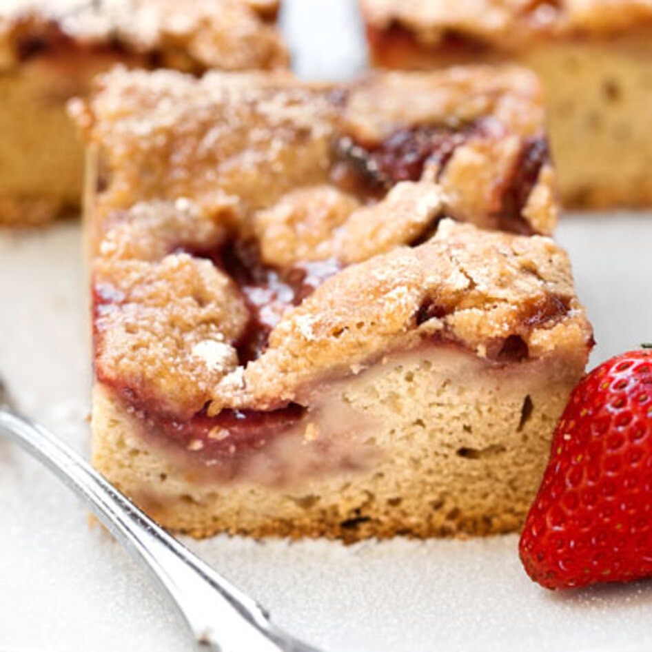 Springtime Strawberry Streusel Cake